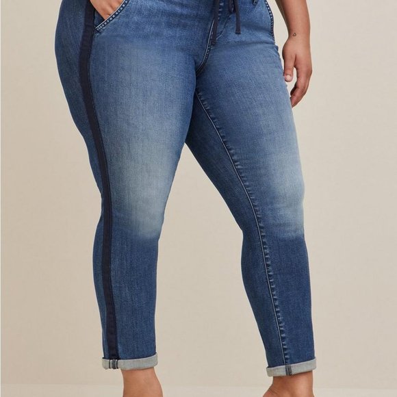Plus Size Torrid Jeans, Size 6R (32W), with Dark Blue Stripe, Elastic Wa… - Picture 1 of 12